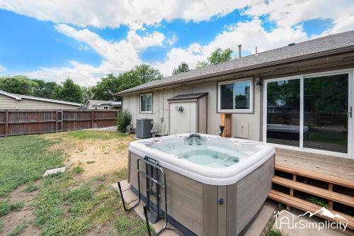 Bright Retreat Near Red Rocks W Hot Tub in West Colfax