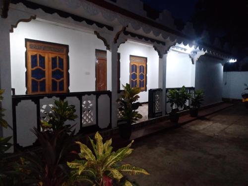 Day holiday villa in ترينكومالي