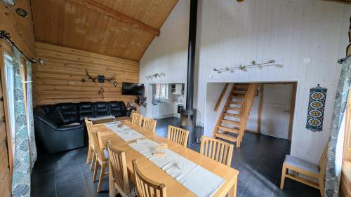 Viesnīcas āriene, Fårgården Åsebol (Fargarden Asebol) in Asebolet