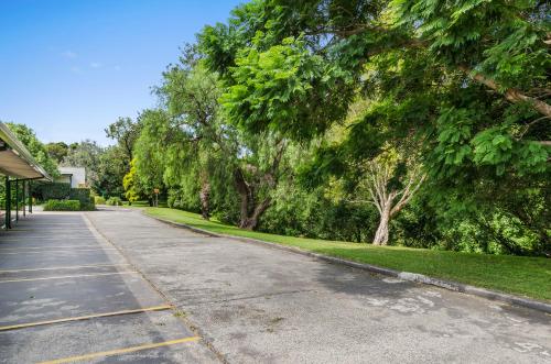 Garden, Solomon Inn Motel Figtree in Figtree
