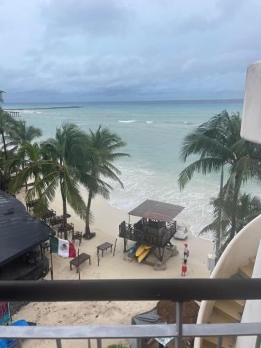 Beach Front - Ocean View 1 BR Condo with Terrace & Hughe Infinity Pool Heart of Playa del Carmen-El Faro Residental Surf 407, Playa del Carmen (zdjęcie 5)