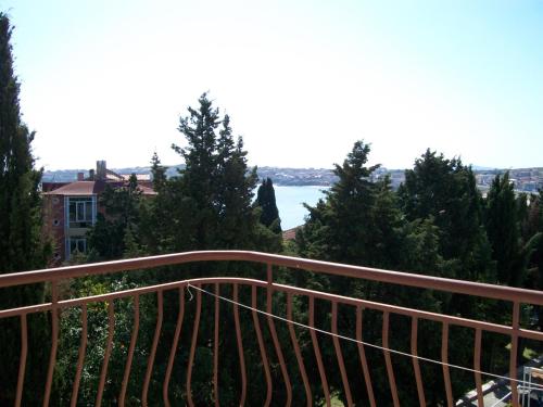 Triple Room with Balcony image 5