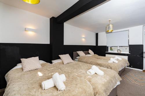 Open Mind Property - HOT TUB, 5 Bedrooms & 16 Guests