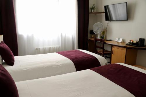 2 twin beds