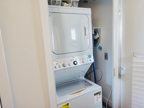 Venice Beach Getaway Steps from the Ocean Marina and Boardwalk - Accommodation - Los Angeles