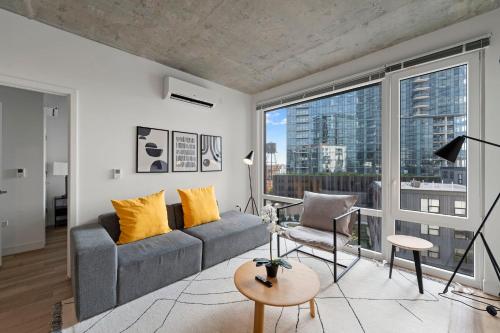 4BR Modern Gem Sleek Bright & Central