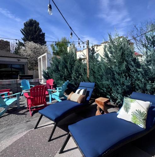 جاكوزي, Artful Stay, Downtown, Spacious, LED Art, Hot Tub in Northeast Park Hill