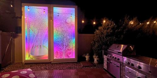 حديقة, Artful Stay, Downtown, Spacious, LED Art, Hot Tub in Northeast Park Hill