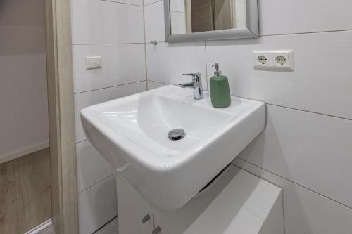 HANNIBAL - Design Studio-Apartment Jasmin 8, Parkplatz, Küche, HighSpeed-WLAN, Wolfsburg (Foto 8)