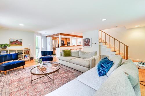 8 Mi to Tanglewood and Butternut Ski Spacious Home!
