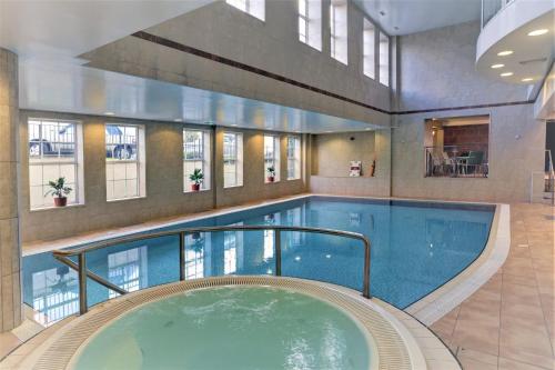Crowne Plaza East Midlands Airport by IHG