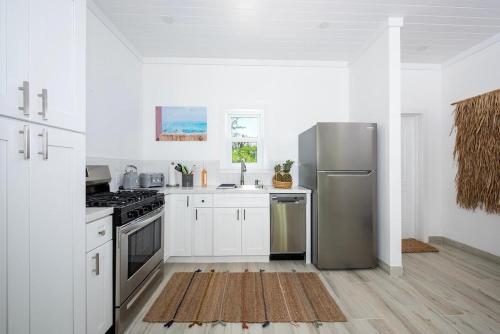 Bica Bung - New! Private Beachfront Cottage French Leave Beach bungalow in Governors Harbour