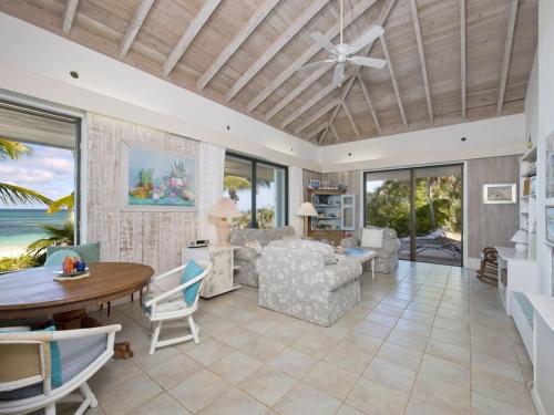 HoHum - Private Beachfront House on Exclusive Windermere home in Windermere Island