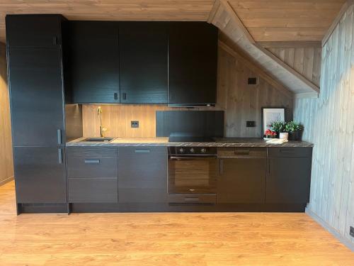 Ny leilighet 5 min fra Dyreparken in Høvåg