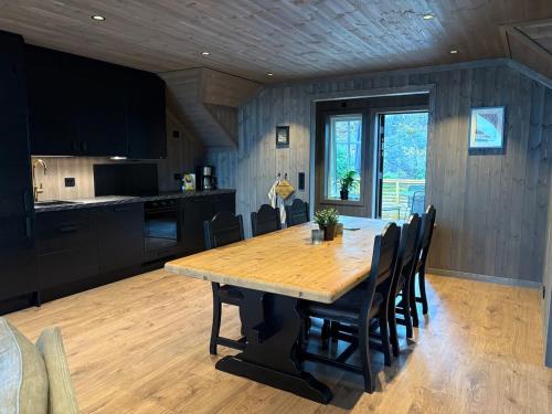 Ny leilighet 5 min fra Dyreparken in Høvåg