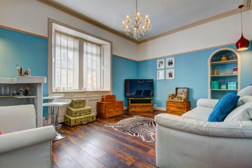 Tiffanys - Coorie Doon Stays in Prestwick