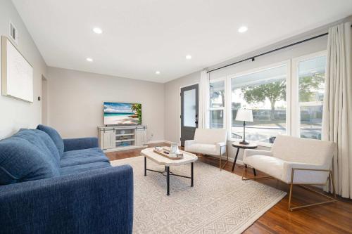 Central Backyard Oasis Villa in Allied Gardens