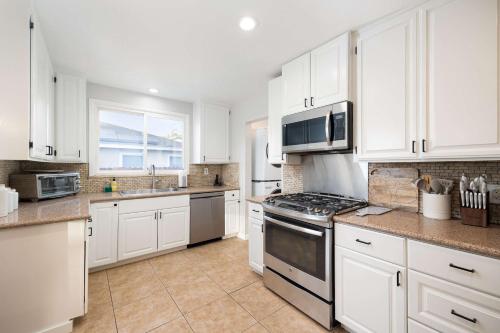 Central Backyard Oasis Villa in Allied Gardens