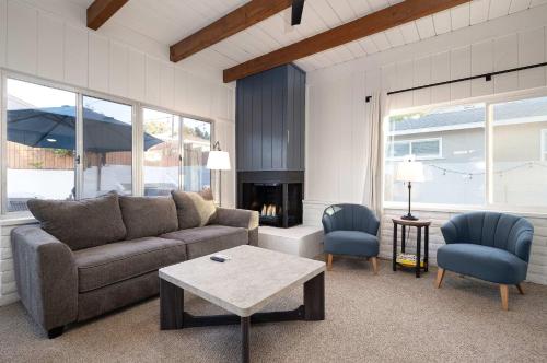 Central Backyard Oasis Villa in Allied Gardens