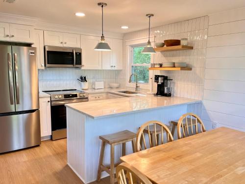 Sleeps 10, Approx 1 Mile to the Beach, Fully Renovated in 2025, Уэллс (фото 8)