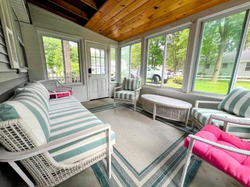 Sleeps 10, Approx 1 Mile to the Beach, Fully Renovated in 2025, Уэллс (фото 4)