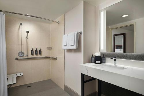 Sheraton Ontario Airport Hotel - main image