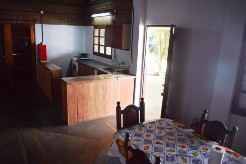 Kitchen, Cabana frente al rio con quincho in Ituzaingo