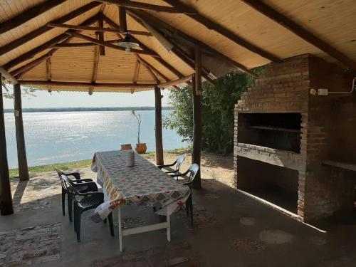 Facilities, Cabana frente al rio con quincho in Ituzaingo