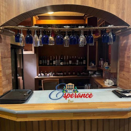 Esperance Hotel Bar Resto in 戈納伊夫