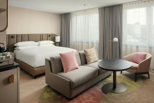 1 king bed, 1 sofa bed
