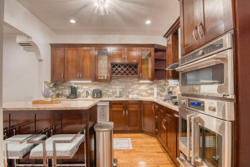 Spacious 1BR with King Bed, AC, Wifi & Streaming Entertainment, Brooklyn (foto 7)