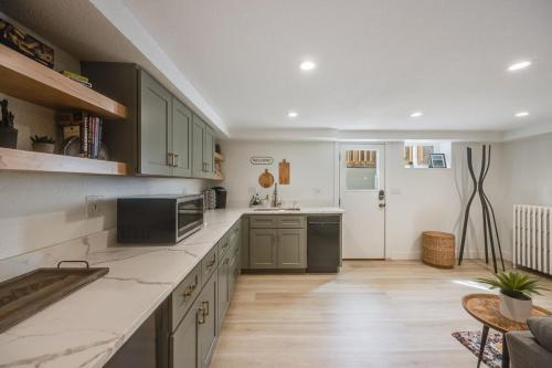 Cozy Garden Suite by Sloan's Lake and Tennyson! in West Highland