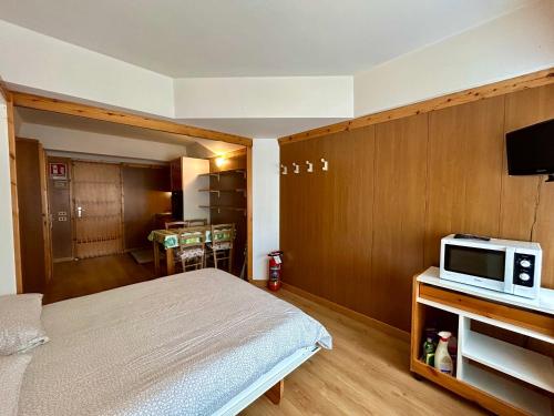 2 bedrooms, 5 beds