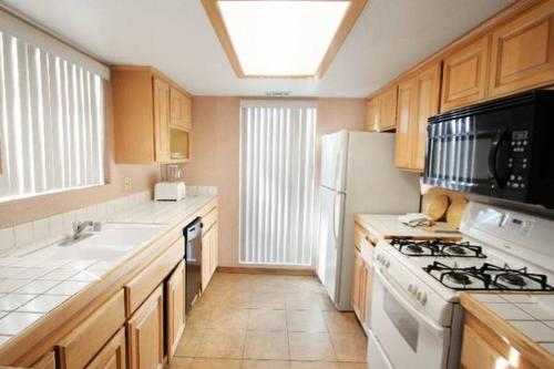 Getaways at Lagonita Lodge in Big Bear Lake (CA)