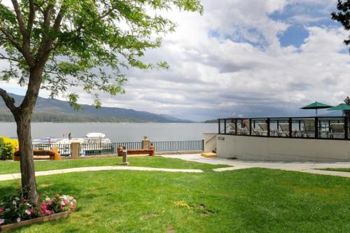 Getaways at Lagonita Lodge in Big Bear Lake (CA)