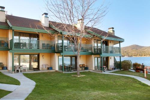 Getaways at Lagonita Lodge in Big Bear Lake (CA)