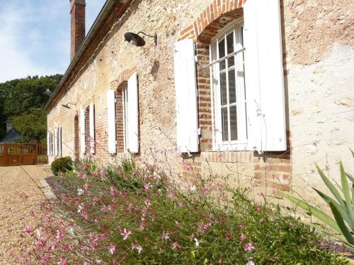 . Gîte de charme avec jardin, douves, vélos, et accueil animaux - 4 chambres, proche de Chartres - FR-1-581-63