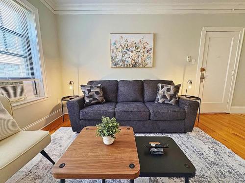 Homey Vibes Furnished 1BR Apt - WLawn 2W in Hyde Park