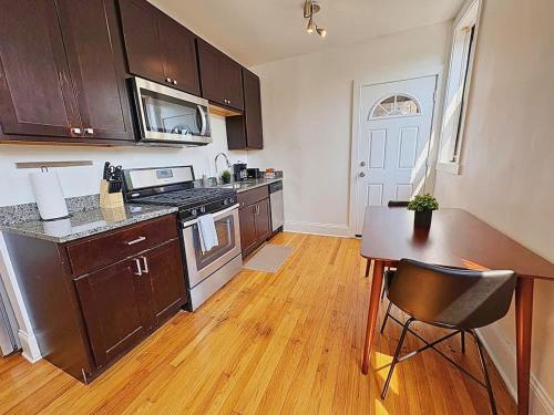 Homey Vibes Furnished 1BR Apt - WLawn 2W in Hyde Park