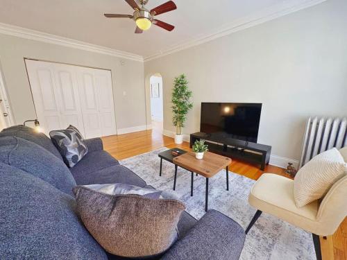 Homey Vibes Furnished 1BR Apt - WLawn 2W in Hyde Park