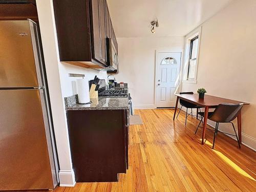 Homey Vibes Furnished 1BR Apt - WLawn 2W in Hyde Park