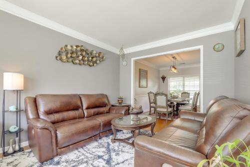 4 Mi to Chattahoochee River Family Home with Yard! in روزويل