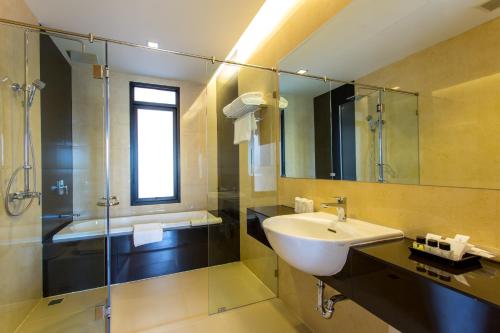 room detail thumbnail 2