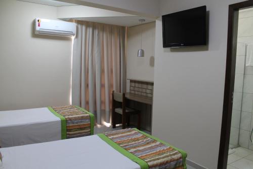 2 twin beds