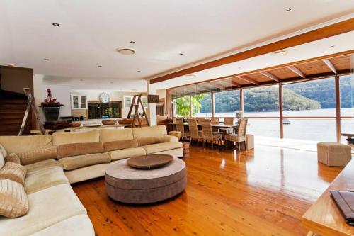 Bar/lounge, Cottage Point - Paradise Found in Ku-Ring-Gai