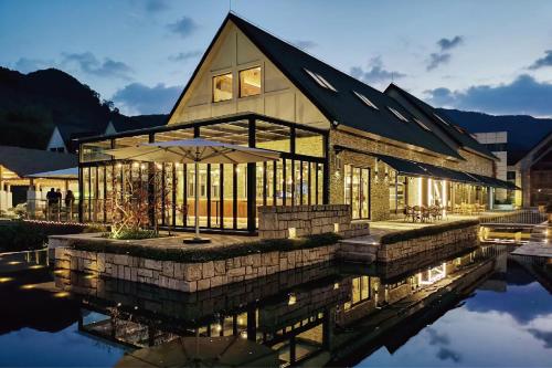 Bar/lounge, Ningbo Lake Forest Resort in Xikou Town