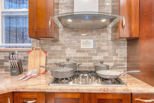 Spacious 1BR with King Bed, AC, Wifi & Streaming Entertainment, Brooklyn (foto 8)