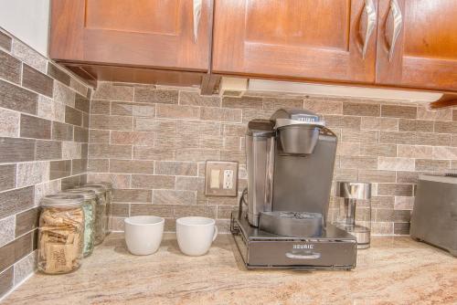 Spacious 1BR with King Bed, AC, Wifi & Streaming Entertainment, Brooklyn (foto 10)