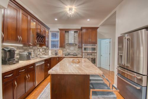 Spacious 1BR with King Bed, AC, Wifi & Streaming Entertainment, Brooklyn (foto 6)
