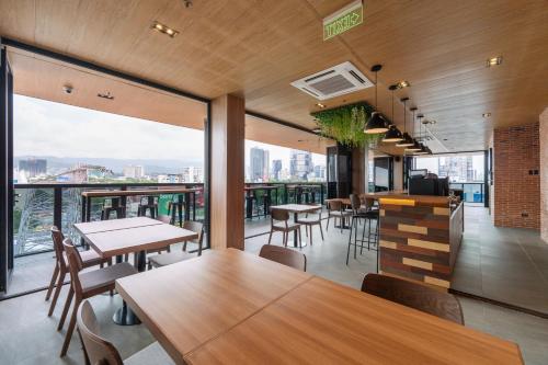 레스토랑, 코코텔 세부 아디라 (Kokotel Cebu Adira) in 세부